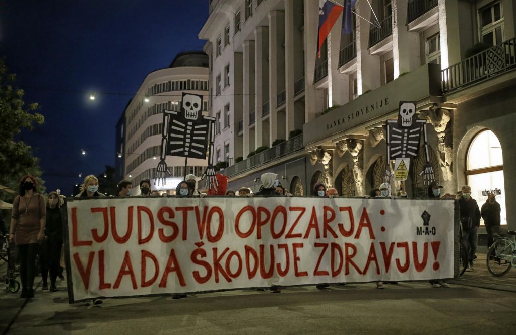 FOTO:Protestniki: »Vlada škoduje zdravju!«