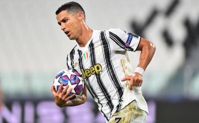 Cristiano Ronaldo je udarni zvezdnik tako Juventusa kot tudi portugalske reprezentance. FOTO: Massimo Pinca/Reuters