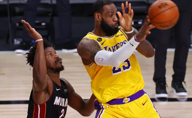 LeBron James in Jimmy Butler sta bila najboljša posameznika na četrti tekmi finala. FOTO: Kevin C. Cox/AFP