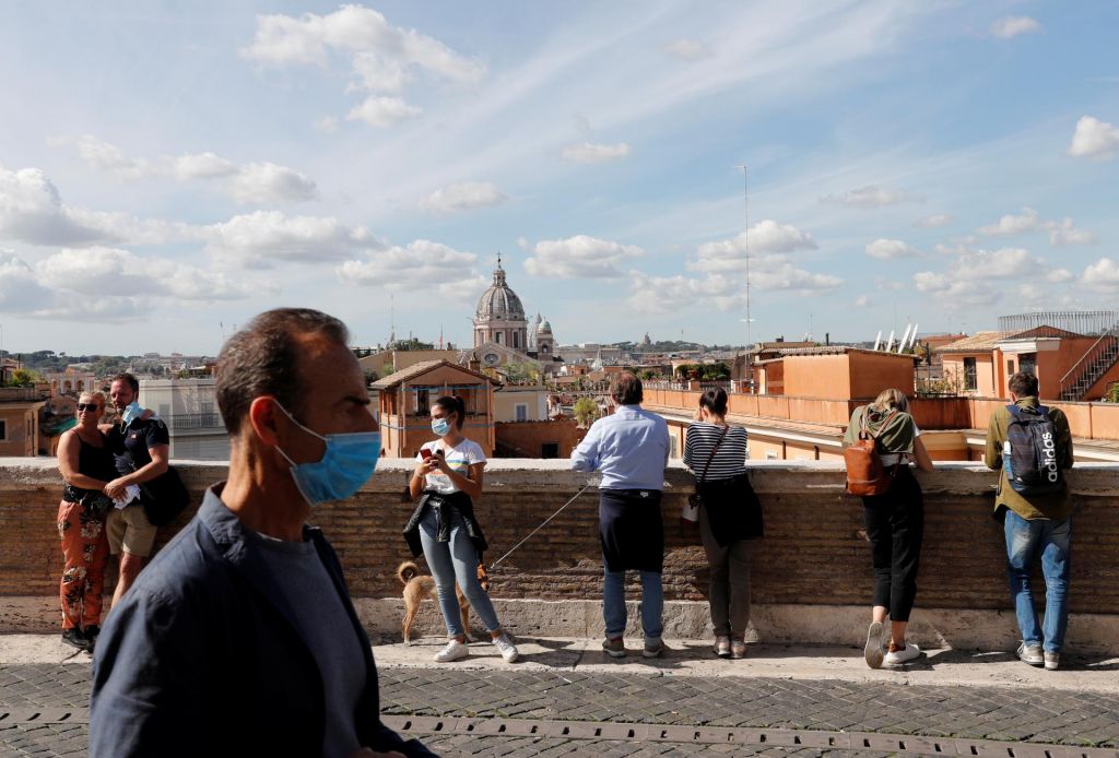 FOTO:V Italiji podaljšali izredne razmere do konca januarja