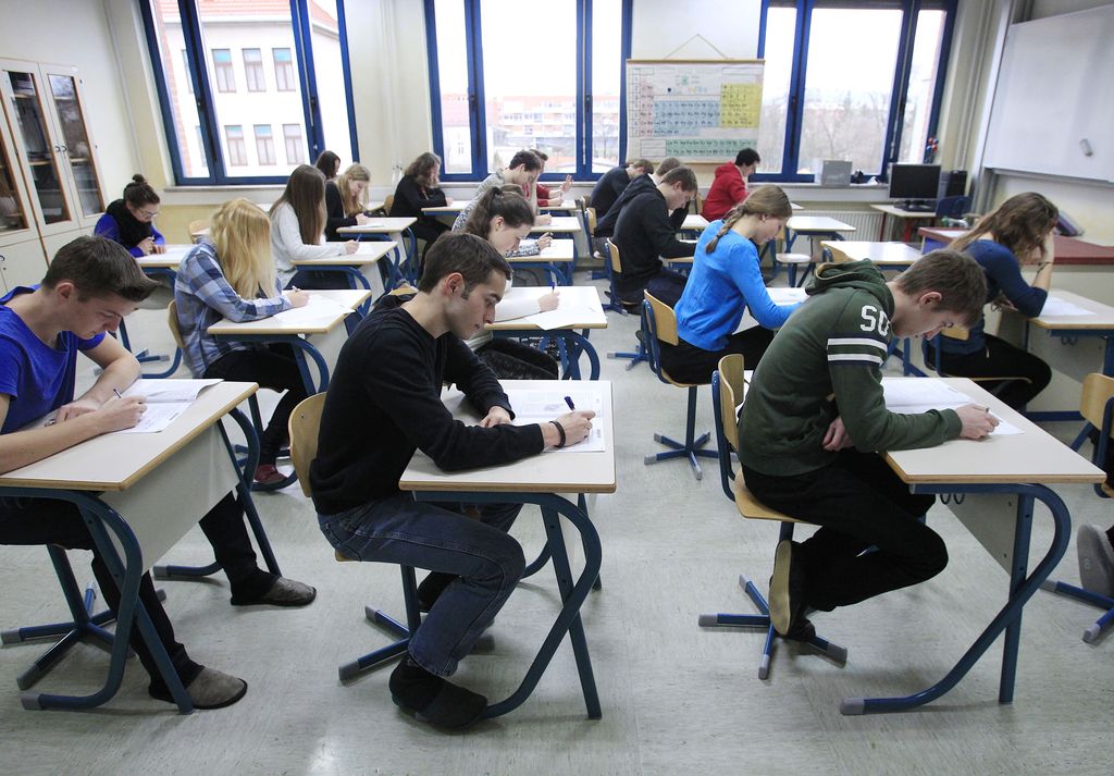 V vzgoji in izobraževanju z naskokom najvi&scaron;ja izobrazba