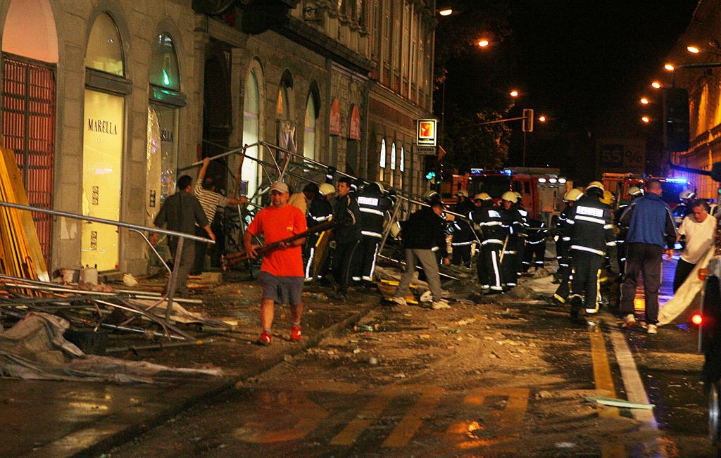 Neurje podrlo gradbeni oder