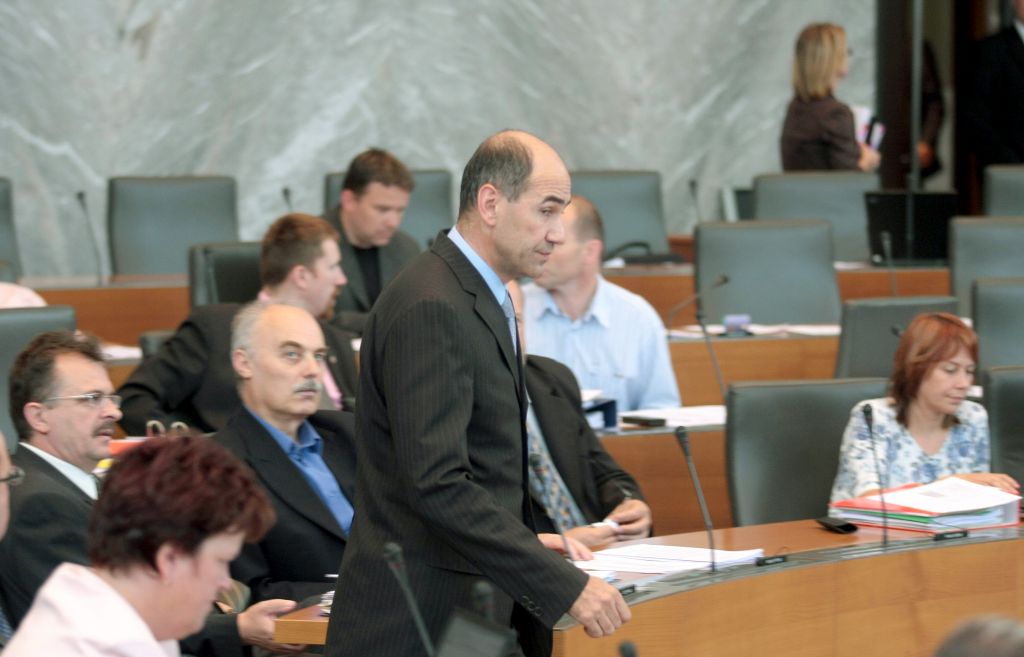 Janša pojasnjuje vlogo tožilstva in policije