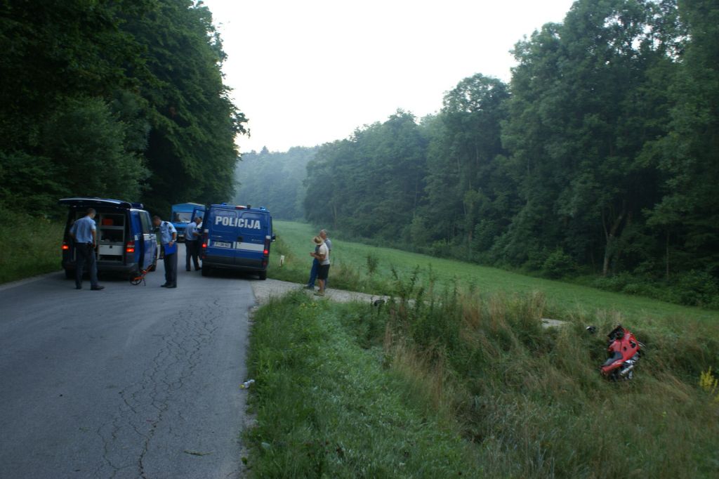 Cesta ponoči vzela dve življenji