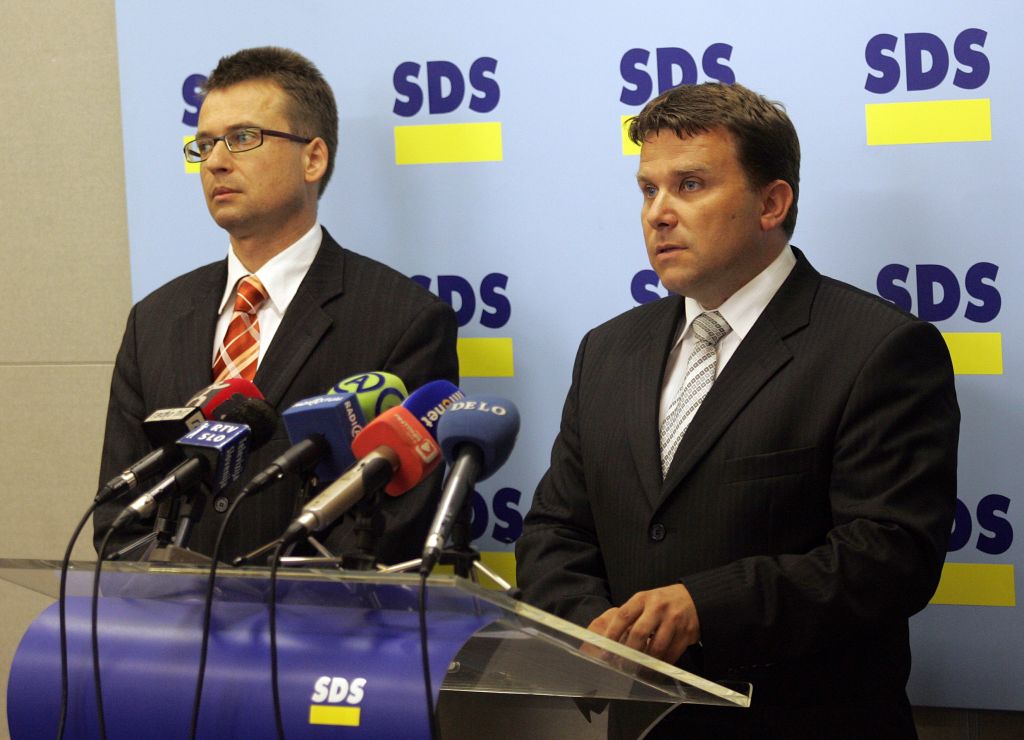 Poslanci za ustanovitev preiskave o financiranju managerskih prevzemov