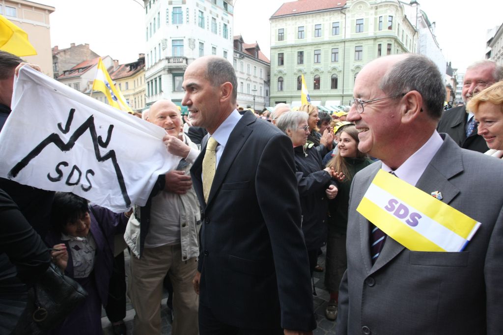 Janša obljublja pet ukrepov, Golobič spremembe