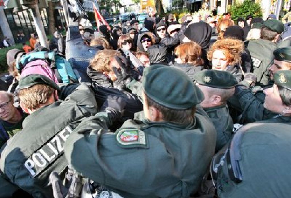 Po izgredih v Kölnu priprtih 500 ljudi