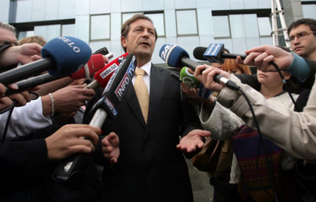 Erjavec: Ni možnosti, da bi prišlo do terminalov v Luki Koper