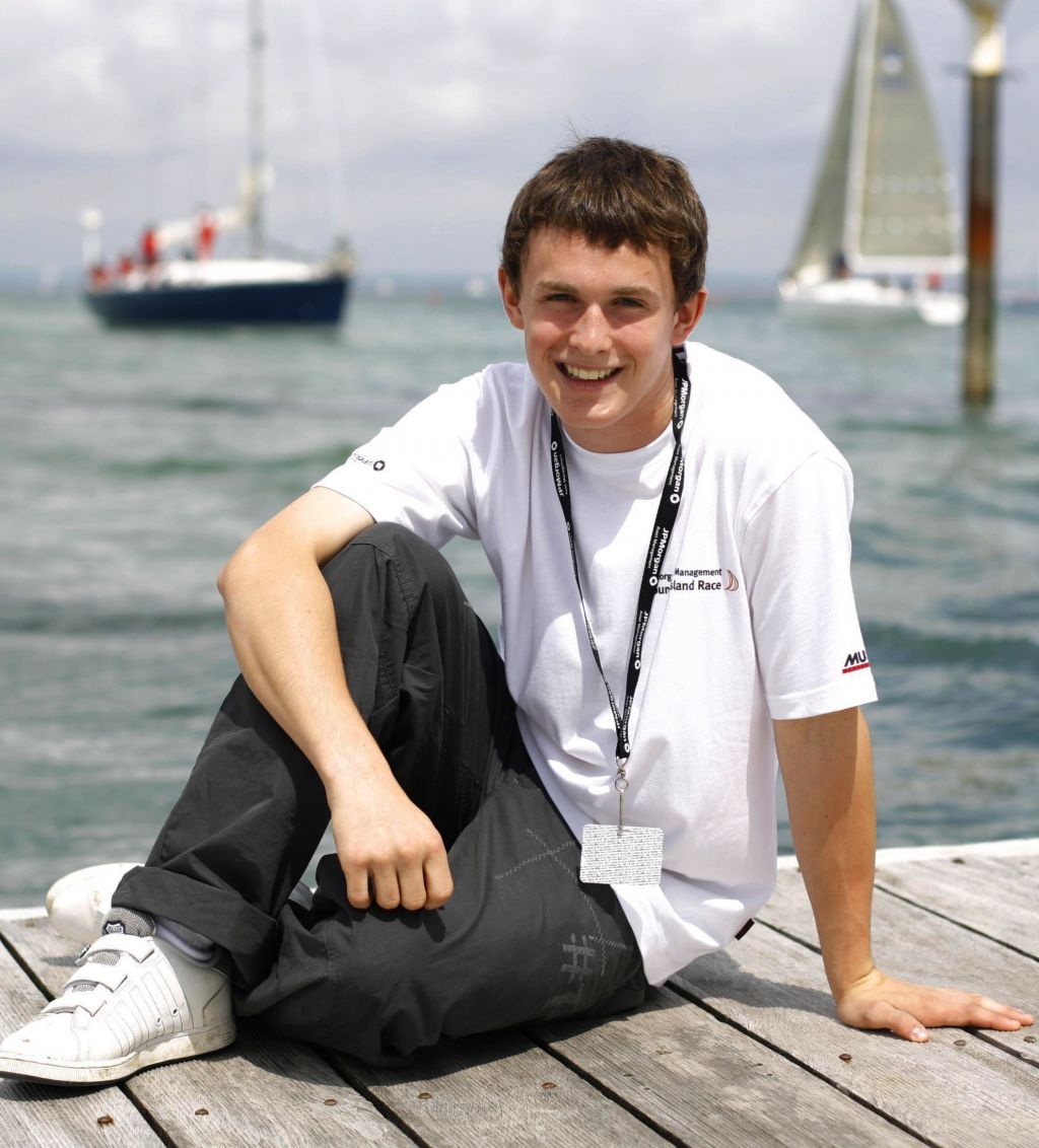 &Scaron;estnajstletnik sam na jadrnici okoli sveta