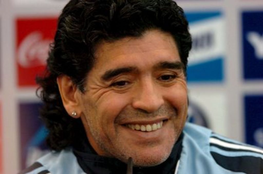 Maradona ostal brez dragocenih uhanov