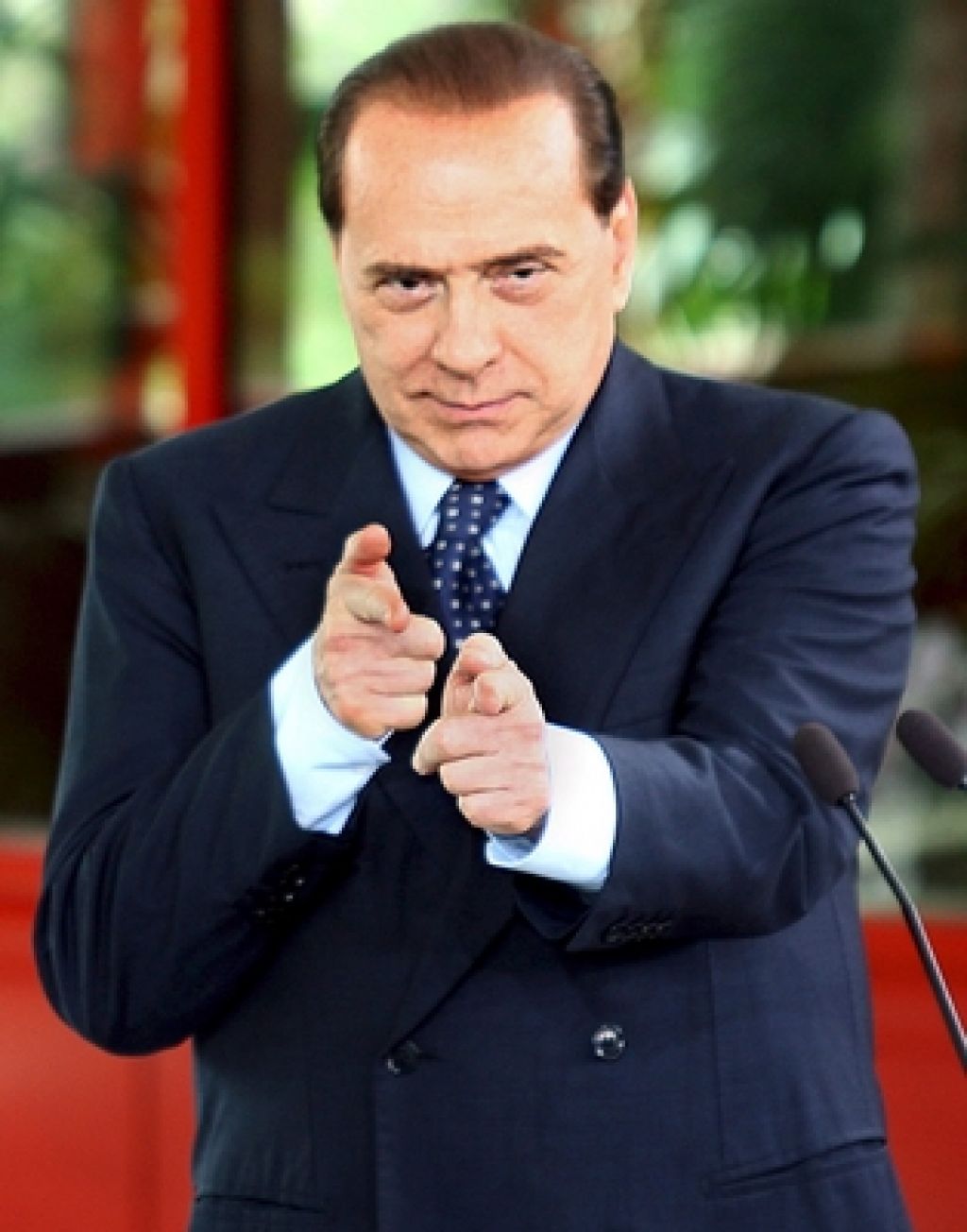 Berlusconi: Noro visoke plače bi porezal za 50 odstotkov