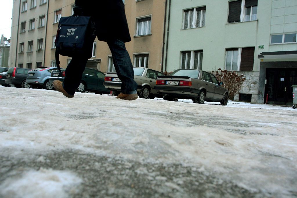 O obilnem sneženju niti sledu