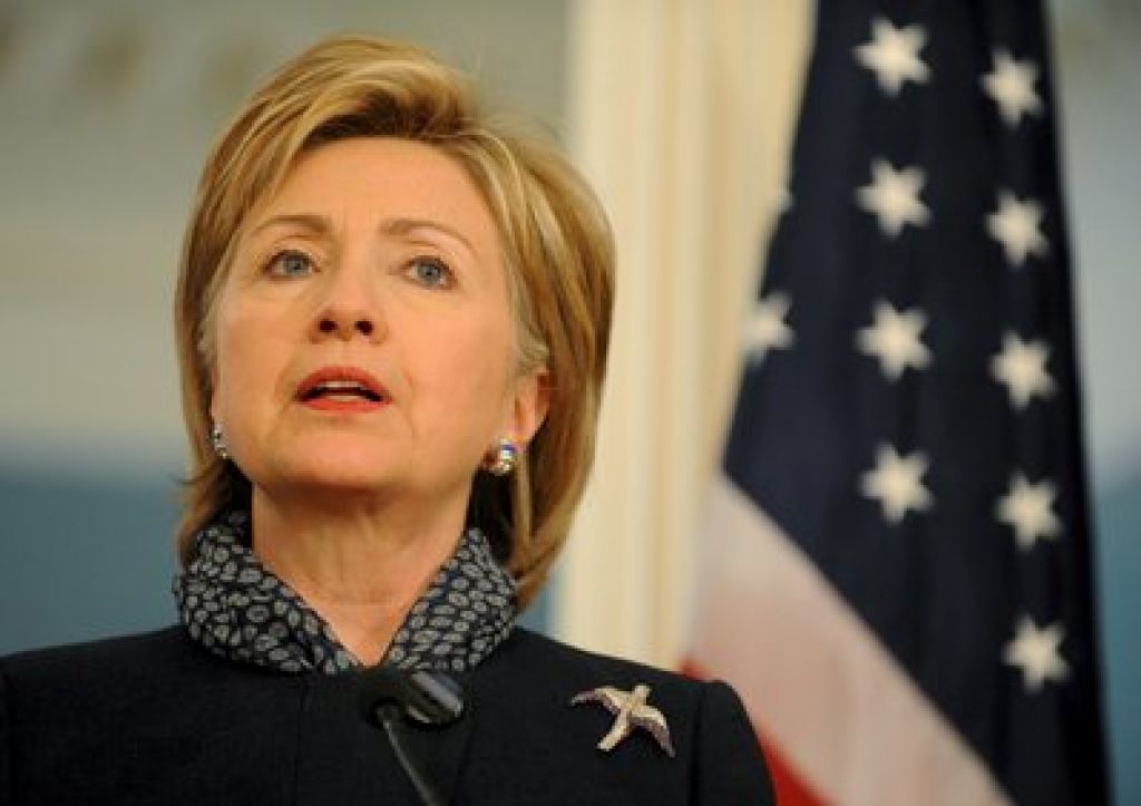 Clintonova na turneji po Aziji