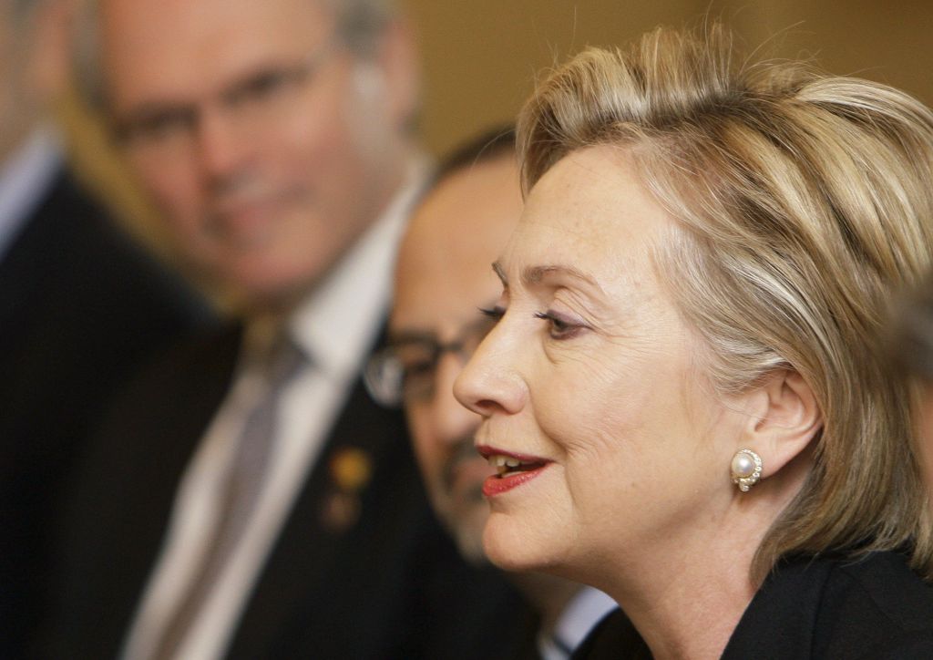 Clintonova Kitajsko pozvala, naj  kupuje ameriške obveznice