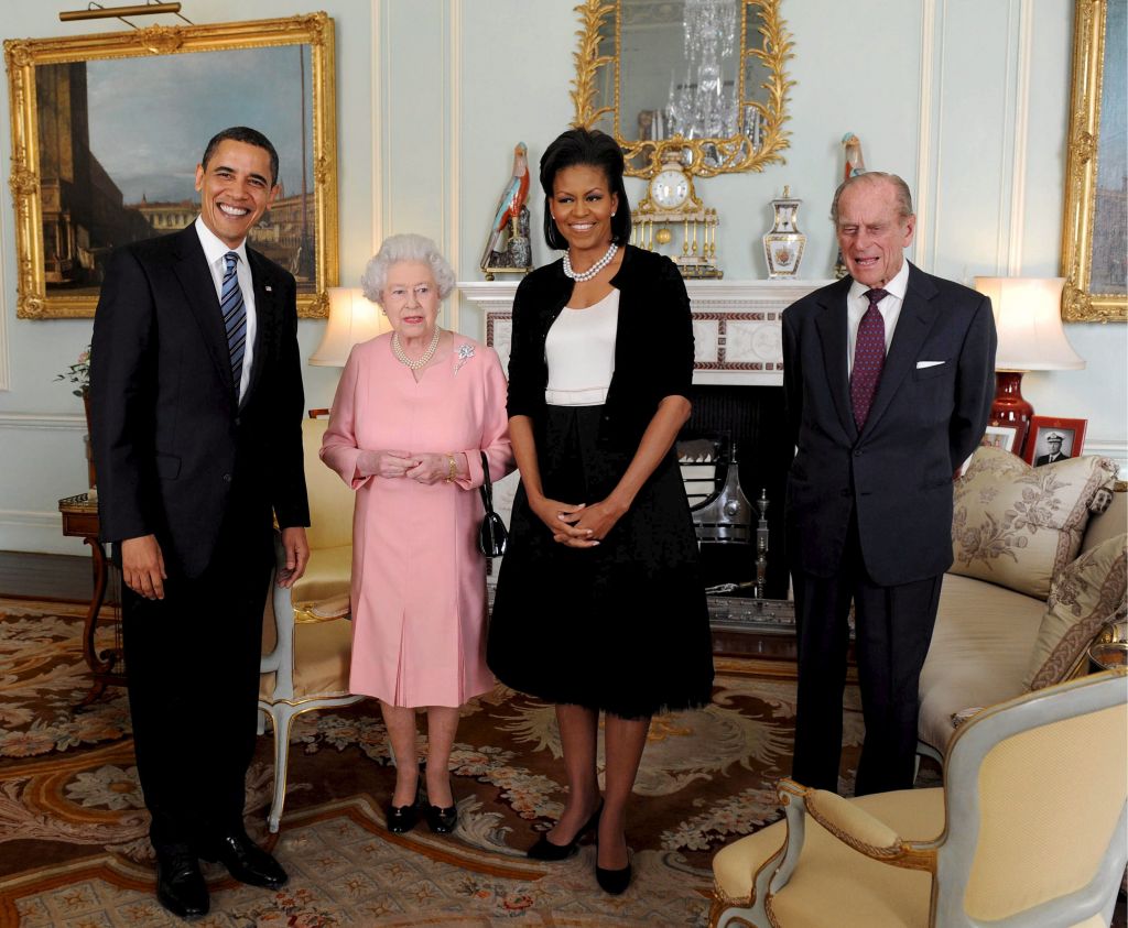 FOTO: Obama kraljici poklonil iPod