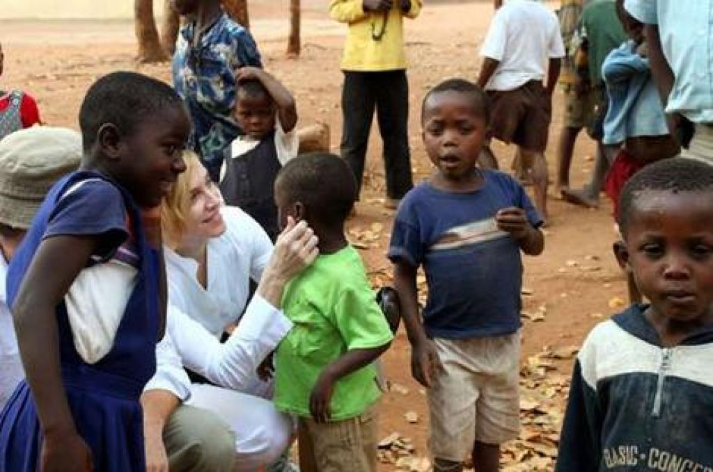 Madonna odprla šolo za malavijske deklice