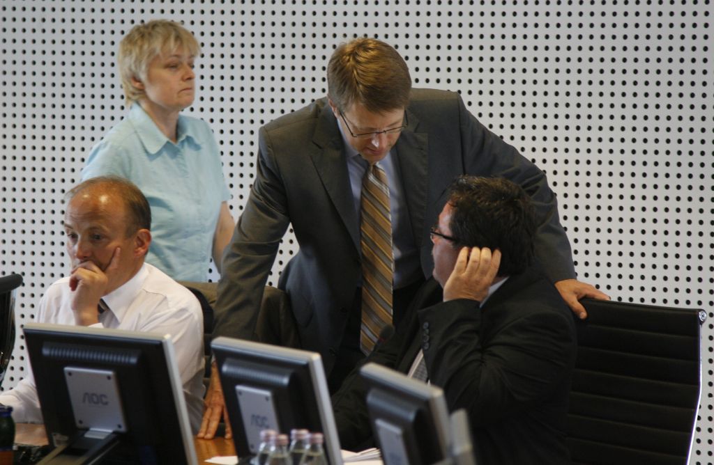 FOTO: Iskanje ravnotežja med varčevanjem in investiranjem
