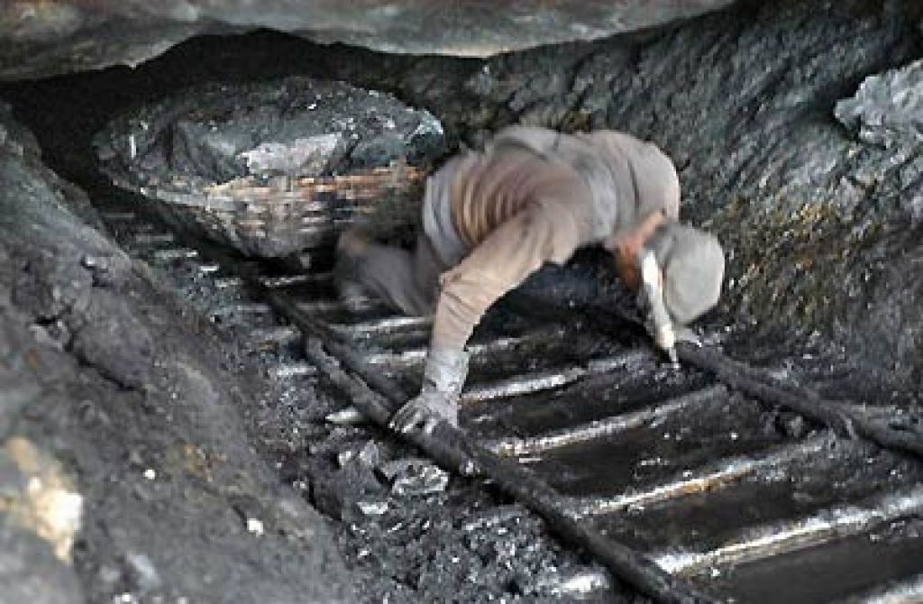 V eksploziji umrlo več deset kitajskih rudarjev