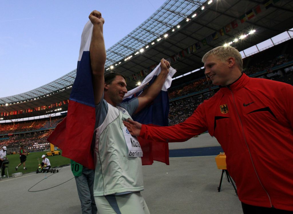 FOTO in VIDEO: Slovenija pričakala zlatega Primoža