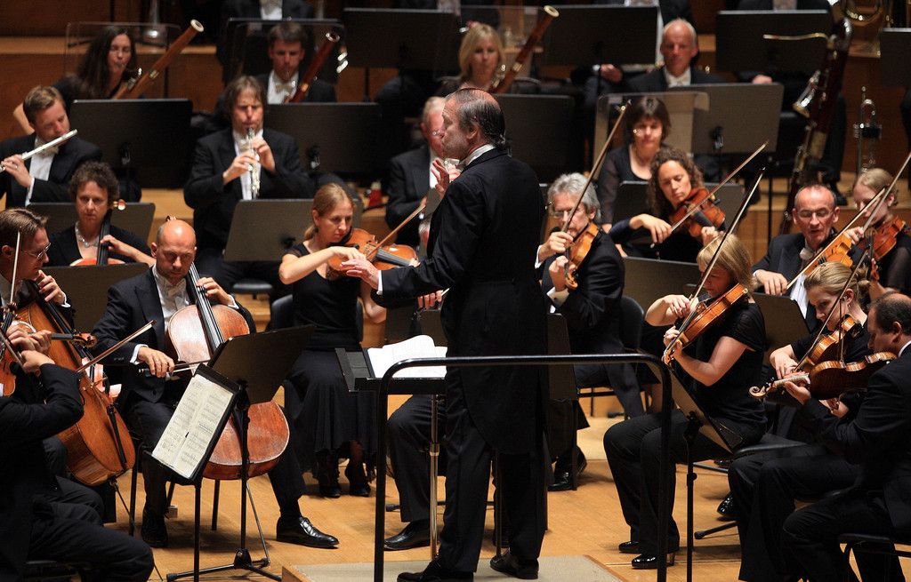 Londonski simfoniki z angažiranim državljanom sveta
