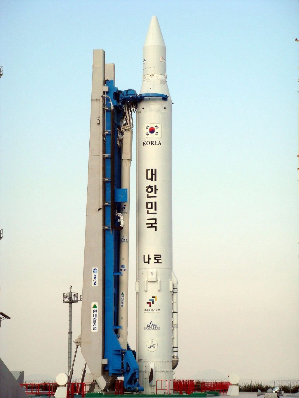 FOTO: Južna Koreja izstrelila prvo raketo
