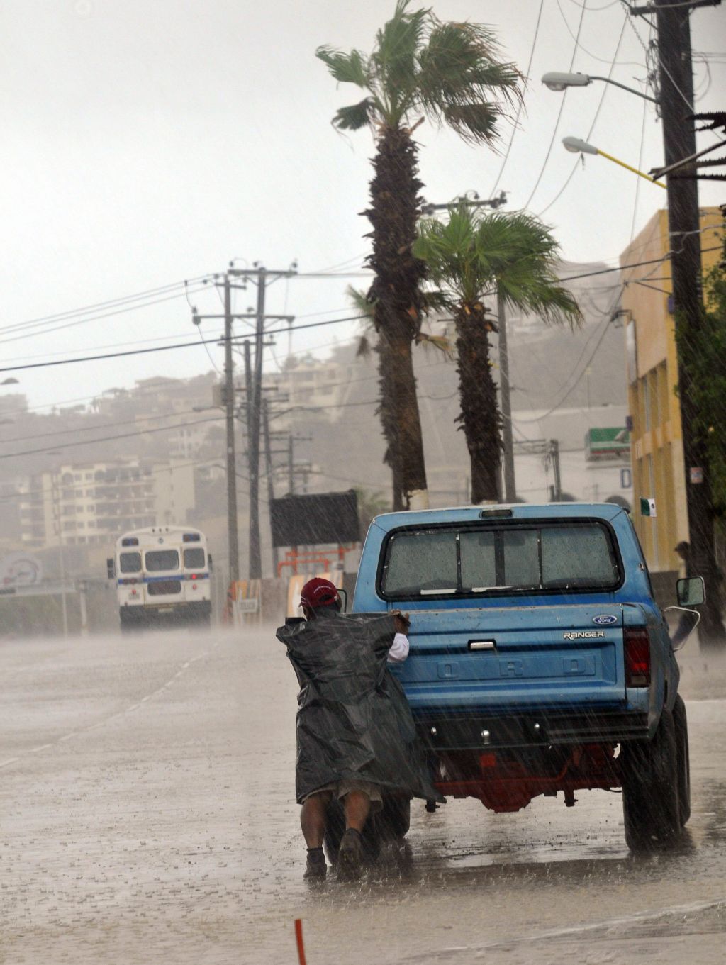 FOTO: Orkan Jimena dosegel obalo Mehike