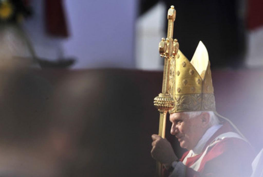 FOTO: 40.000 vernikov pozdravilo papeža