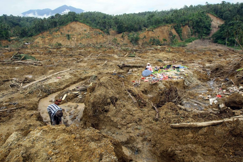Zemeljski plazovi prizadeli himalajski državi