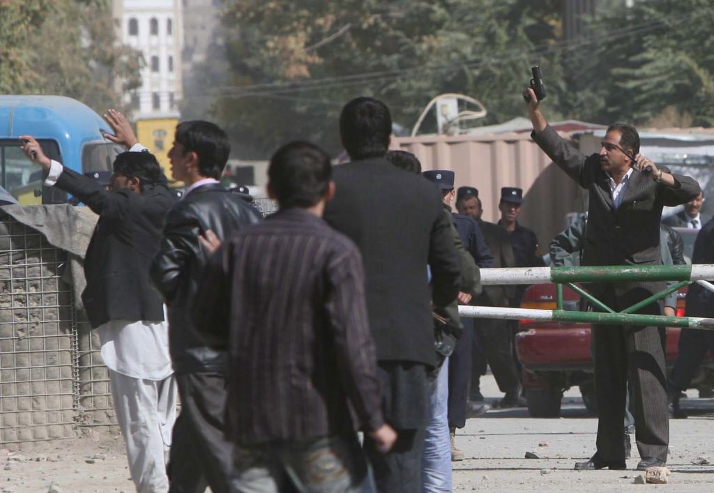 FOTO: V Kabulu protestniki zažgali lutko Baracka Obame