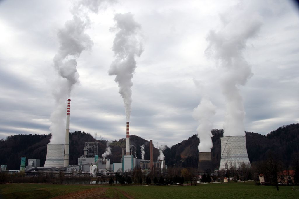 Slovenska politika še v fosilni energetiki