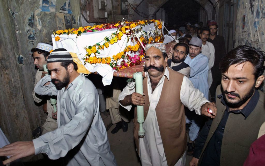 FOTO: Število žrtev napada v Pakistanu narašča