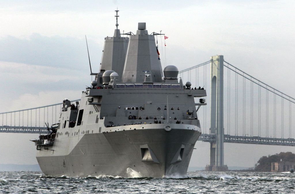 FOTO: »Domov« priplula ladja zgrajena iz newyorških dvojčkov