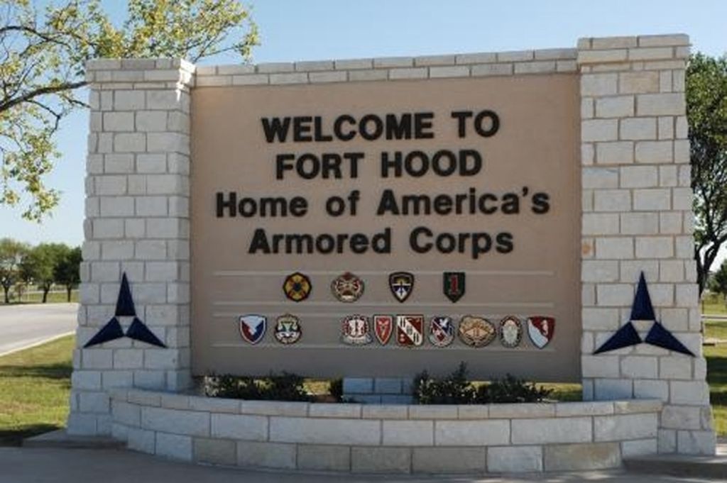 Proti napadalcu iz Fort Hooda vloženi dve obtožnici