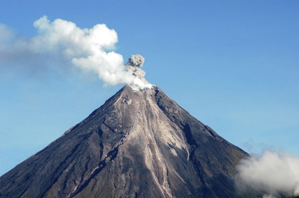 Na Filipinih se je zbudil vulkan Mayon