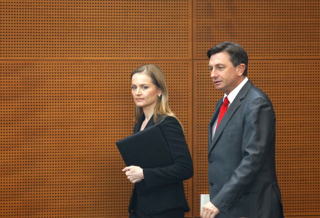 Pahor ne vidi razloga za zamenjavo Kresalove v zvezi s primerom Hypo
