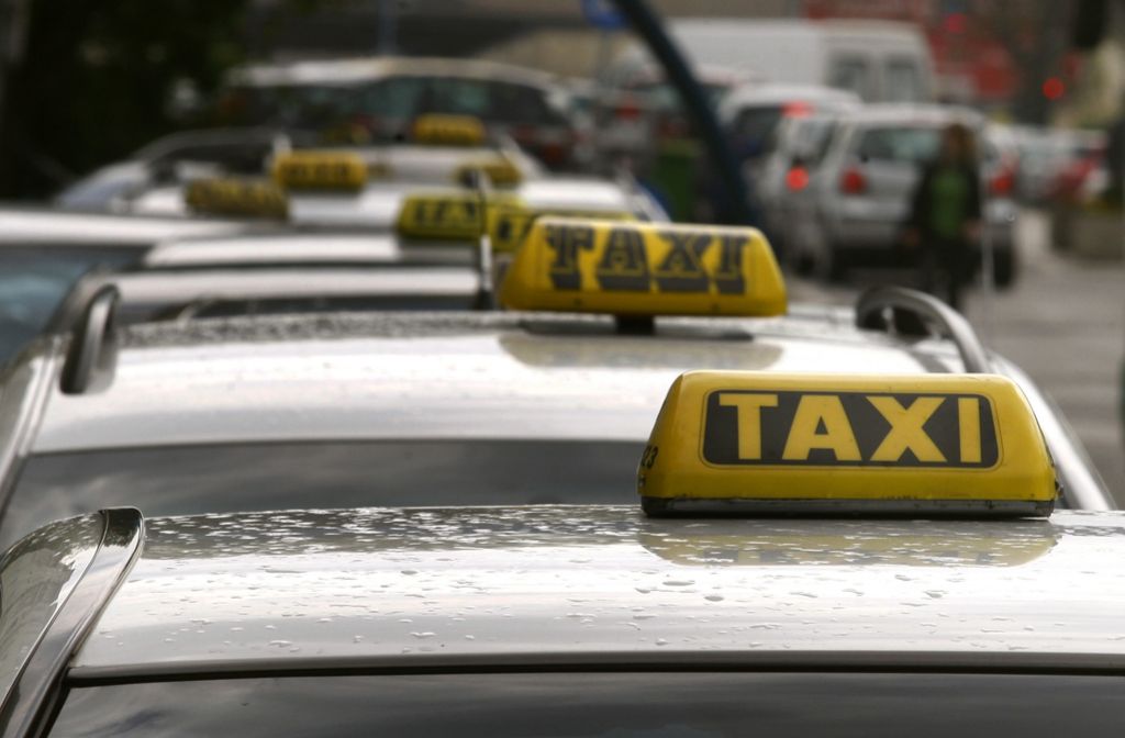 Župan bi kaos med taksisti reševal z lastnimi taksiji