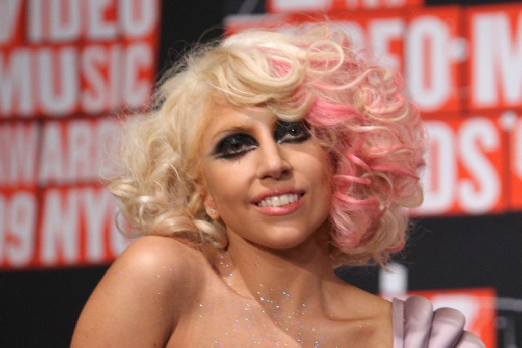 Lady Gaga (24) botra Eltonovemu (63) sinu