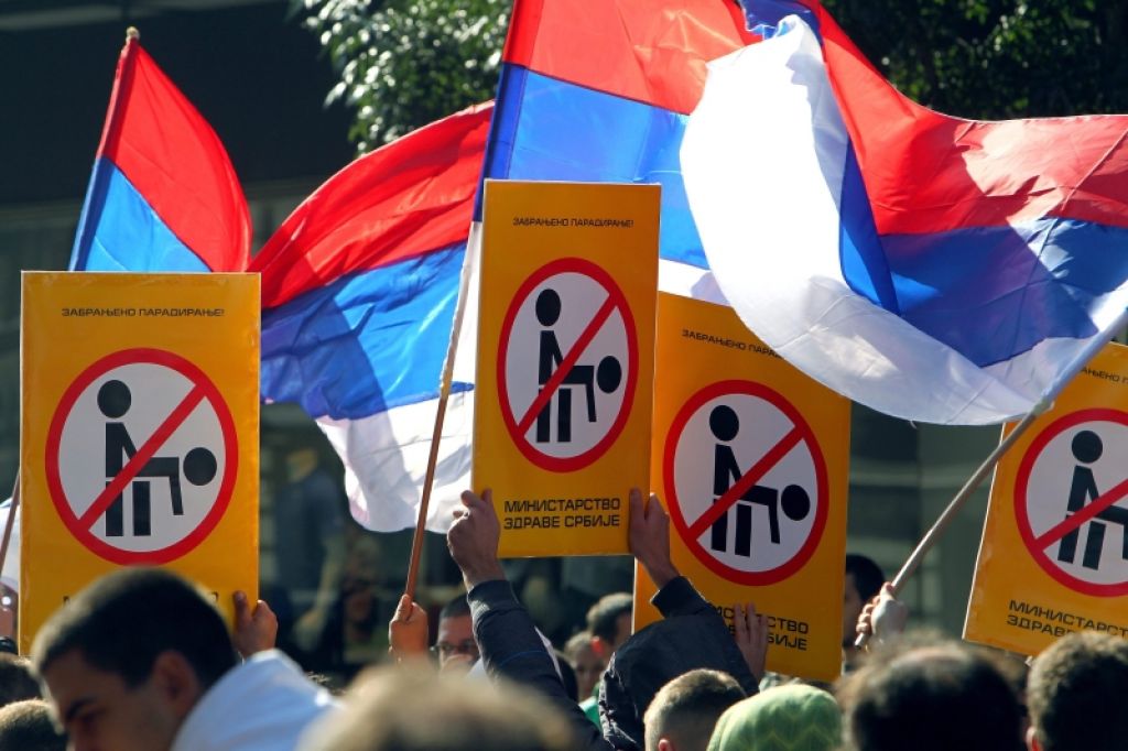 Huligani napovedujejo, da bo zaradi gejev Srbija gorela