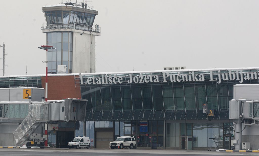Megla kriva za zamude na Letališču Jožeta Pučnika