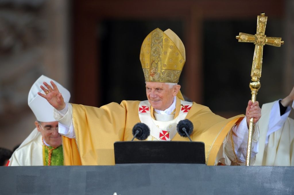 Cerkev hoče papeževe organe