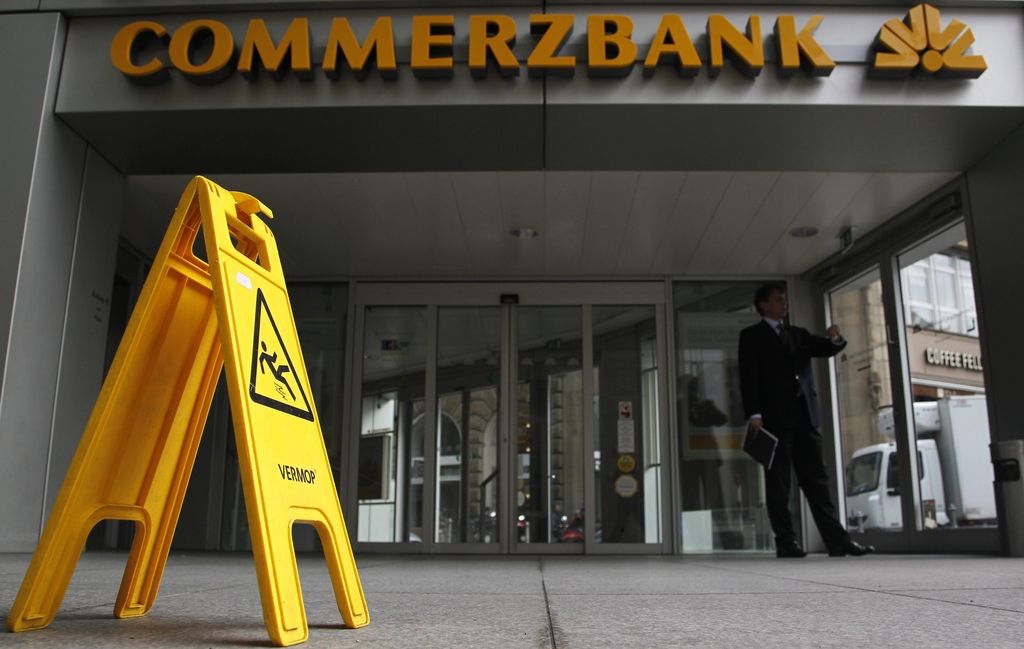 Commerzbank zabredla globoko v rdeče številke