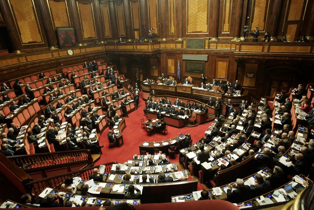 Italijanski senat potrdil protikrizne ukrepe