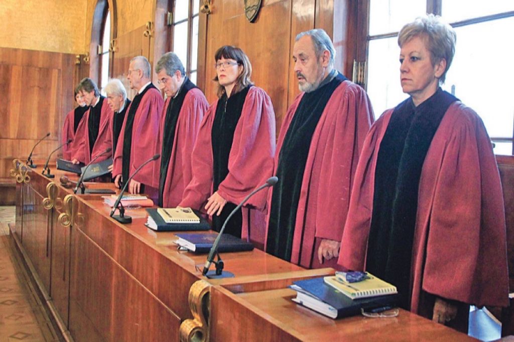 Napovednik: ustavni sodniki o pokojninskem referendumu