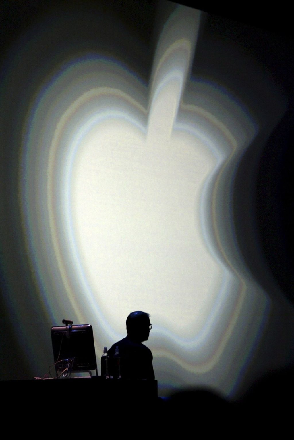 Apple z novo prodajno strategijo buri duhove