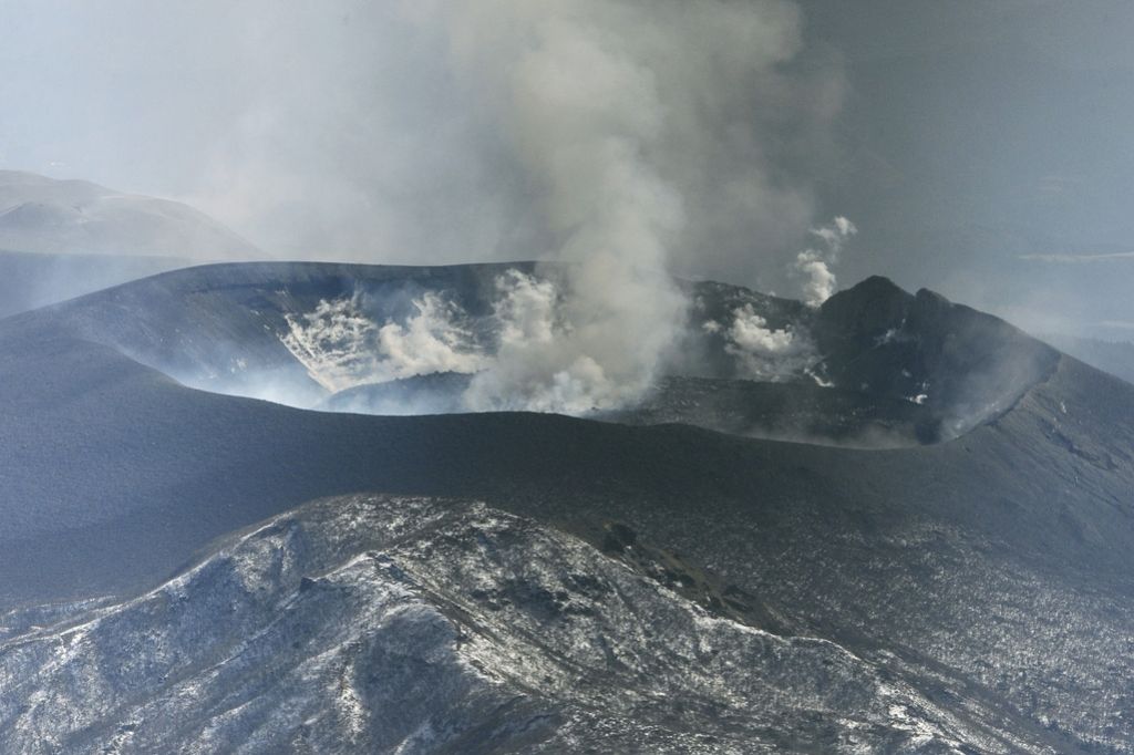 Na otoku Kjušu silovito izbruhnil ognjenik Šinmoedake