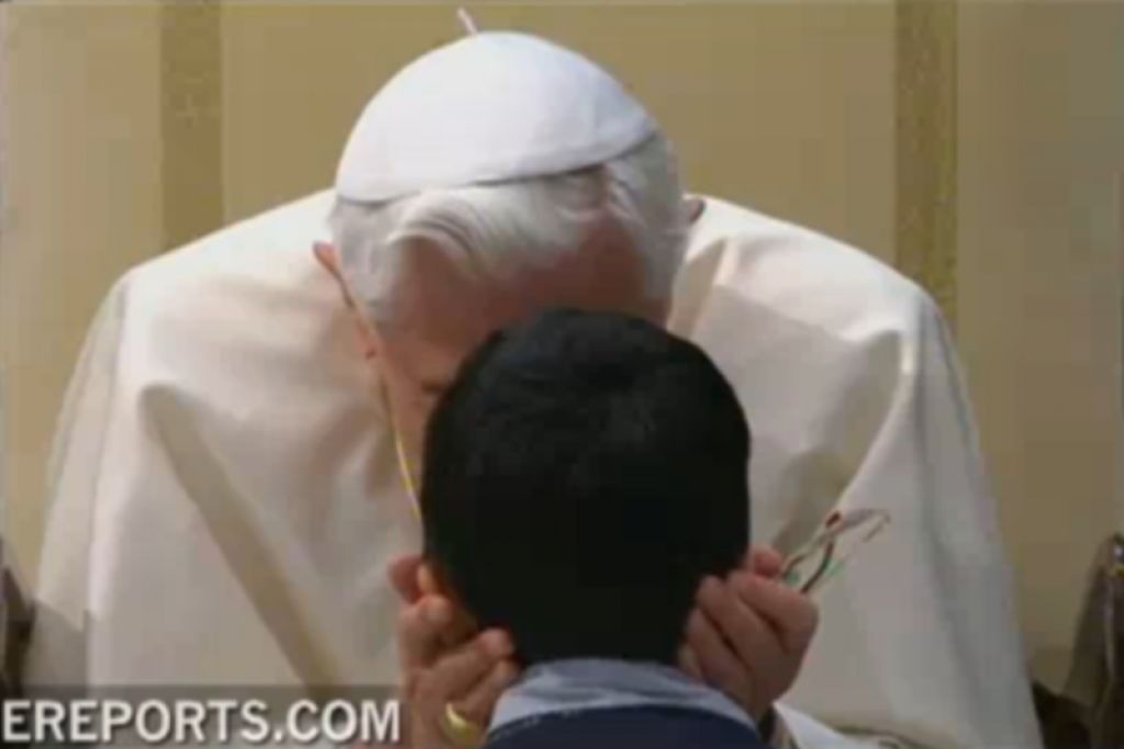 Šestletnik prelisičil papeževe varnostnike