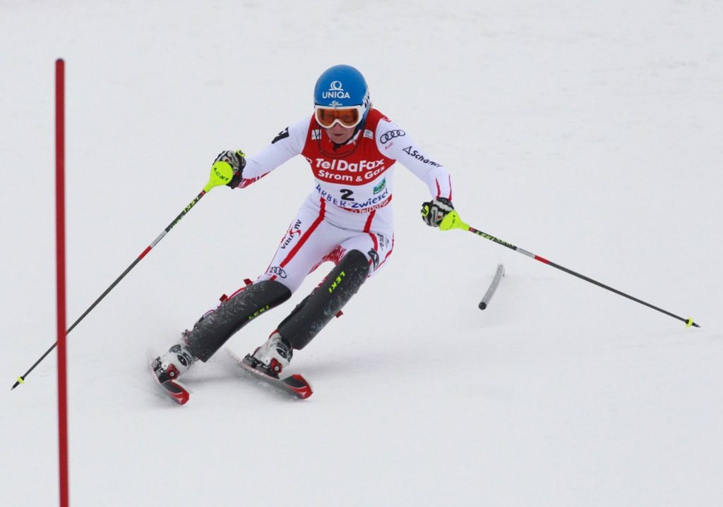 Schildovi že peti slalom sezone, Mazejeva zaradi bolečin v stegnu odpotovala domov