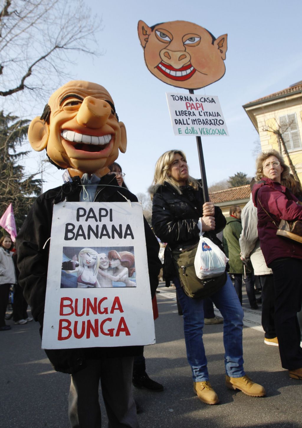 Demonstracije proti Berlusconijevemu razvratu