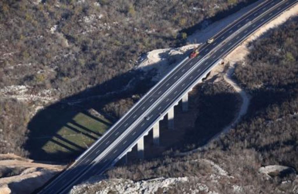 Hrvaško gradbeno podjetje Viadukt odsek avtoceste zaračunalo 490-krat preveč