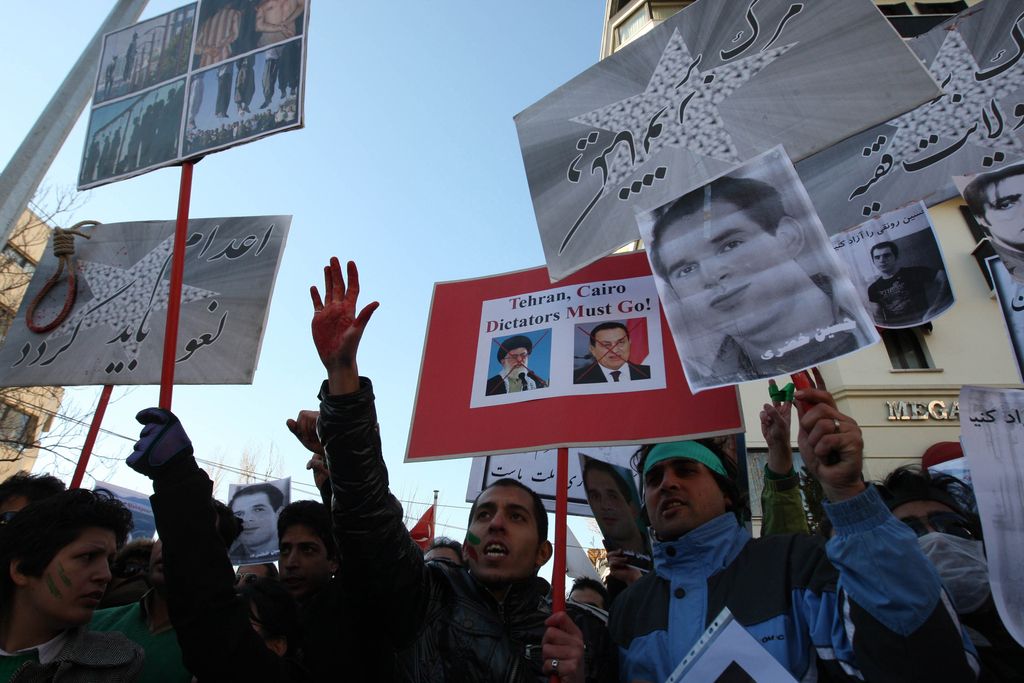 Sulejman: Mubarak odstopil, oblast prevzela vojska